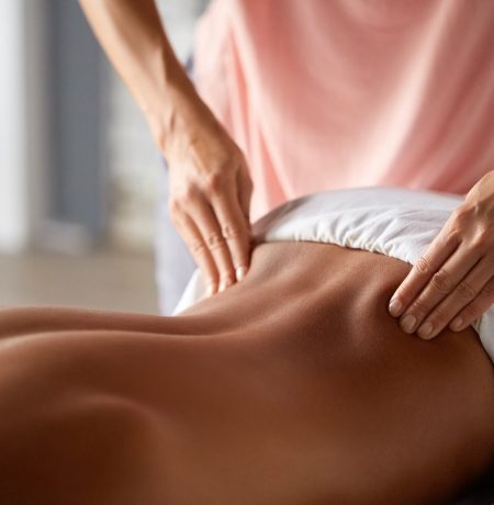 masseuse-doing-massage-for-male-client-2021-08-26-15-27-36-utc.jpg